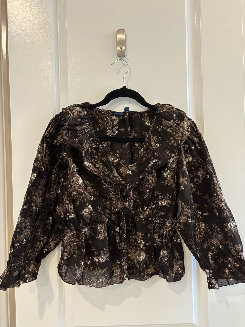 GAP Ruffle Collar V-Neck Top in Brown Floral